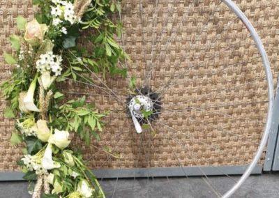 Décoration mariage roue champêtre - Histoire de Fleurs Abbeville